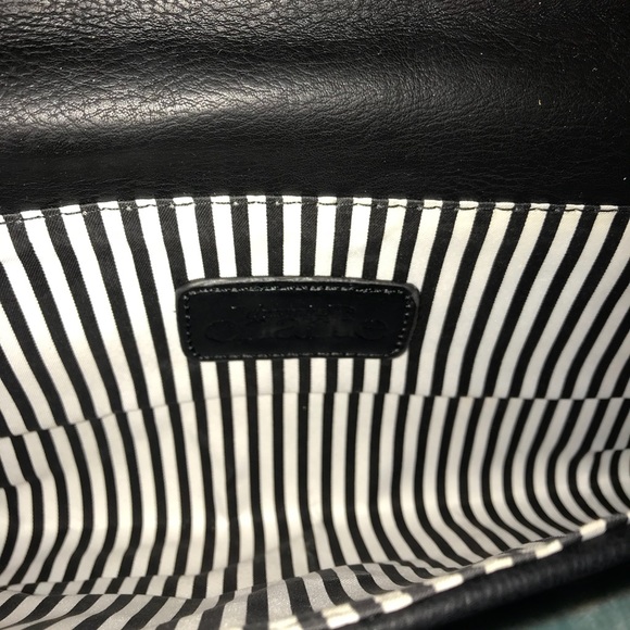 Black purse. Detachable chain.silver hardware. - Picture 4 of 6